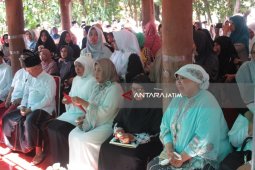 Almarhumah Nyai Aisyah Serahkan Muslimat ke Khofifah (Video)