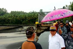 AHM-Rivai tinjau jembatan penghubung Tobelo-Galela