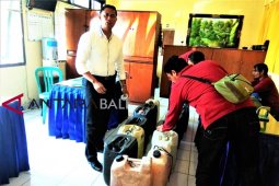 Polres Gianyar gagalkan peredaran 780 liter minuman beralkohol (video)