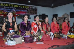 Tulungagung Lestarikan Seni Tradisi Daerah "Uyon-Uyon"