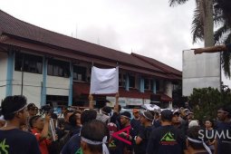 Listrik diputus karyawan demo PLN Sibolga
