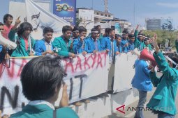 Mahasiswa Aceh gembok kantor Pertamina