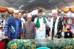 KH Nawawi Deklarasi Dukung Gus Ipul (Video)