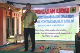 Bupati Tapsel ajak jamaah bersihkan hati