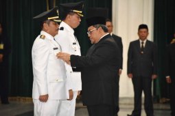 Ating Rusnatim dilantik jadi Wabup sekaligus Pjs Bupati Subang