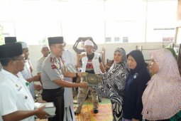 Kapolres Langkat serahkan Al-Quran