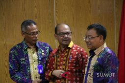 Ribuan warga bersihkan rumah akibat banjir