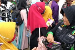 Posko Dokkes Bagikan Yasin Ke Jamaah Haul
