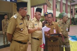 Bupati Beri Sanksi Penitip Absen