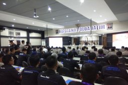 Wakapolda Jatim: Masyarakat Perlu Edukasi untuk Sikapi Hoaks