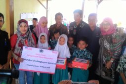 PWI Sidoarjo Berikan Bantuan Peralatan Sekolah