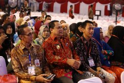 Hadiri Penyerahan Sertifikat