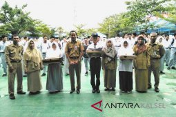 Siti Hasanah Terbaik Penulis Essay  HUT Batola