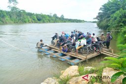 Warga pedalaman Aceh Barat harapkan tersedia rakit