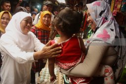 Khofifah Blusukan Pasar Malang