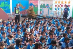 Pelajar Parapat dikenalkan rambu lalu lintas