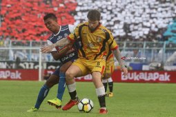 Arema FC vs Mitra Kukar
