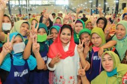 Puti Guntur Janjikan Pendidikan Gratis di Lamongan