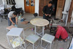 Permintaan Meja Kursi Meningkat