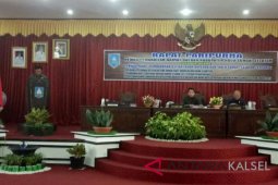 Eksekutif Jawab Pandangan Fraksi Untuk Tiga Raperda HSS