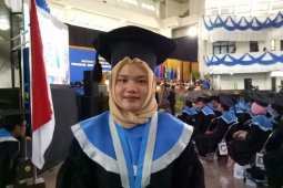 Putri Risma Diwisuda di ITS