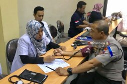 Kapolrestabes Surabaya Menyesal Tak Bisa Donor Darah di HPN