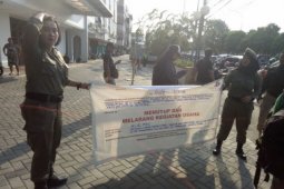 Satpol PP Wanita Bersitegang Dengan Keamanan Alexis