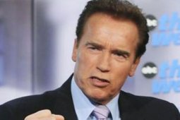 Arnold Schwarzenegger Ucapkan "Aku Kembali " setelah Pulih dari Operasi Jantung