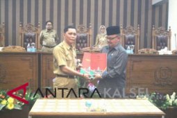 Bupati Tanbu Sampaikan Raperda Inisiatif DPRD