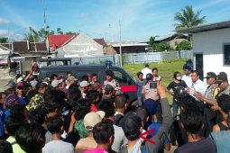 Buruh proyek Politeknik Kelautan Jembrana menuntut pembayaran