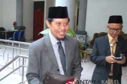 dr Asnal: Tarif Parkir RSHD Sesuai Perbup