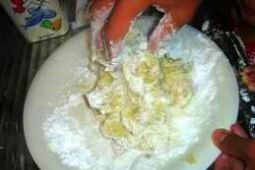 12 Umpan Mancing Ikan Air Tawar Paling Ampuh dan Mudah Didapat