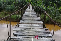 Jembatan penghubung Aceh Barat terancam ambruk