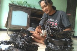 Karang Taruna Tulungagung Produksi Kerajinan Berbahan Limbah