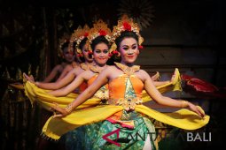 Tiga band "bius" penonton "Bali Mandara Nawanatya"