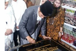 Ritel Modern "LEUMart" Diluncurkan Jokowi