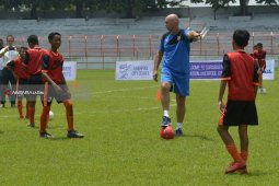 Dispora : Kunjungan Wali Kota Liverpool Semangati SSB di Surabaya