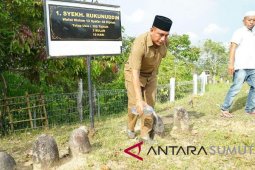 Edy Rahmayadi ziarah ke makam penyebar Islam di Barus