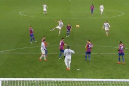 Tendangan voli Matic amankan kemenangan United atas Palace