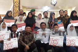 Mensos: Tak Ada Hari Libur untuk Rakyat (Video)
