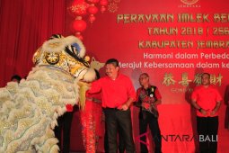 Warga Tionghoa rayakan Imlek di wantilan Pura Jagatnatha Jembrana