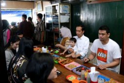 Presiden bersama keluarga makan soto di Solo