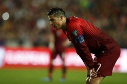 Santos Masih Ragu Susun Tim Portugal