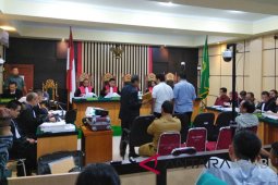 Orang dekat gubernur berikan kesaksian suap APBD