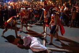 Ratusan Umat Kristen Gorontalo Lakukan "Jalan Salib"