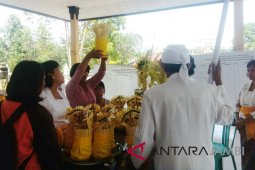 Umat Hindu Jambi ritual "Melasti" di Pura