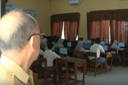 Sekolah di Kabupaten Blitar Gunakan Genset saat Ujian Nasional