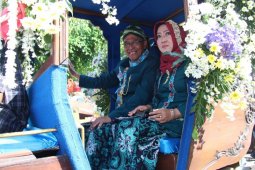 Di Nganjuk, Pemerintah Daerah Selenggarakan Pawai Alegoris dan Kirab Benda Pusaka