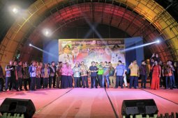 Pagelaran kesenian Labura meriah