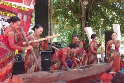 Peringati Hari Kartini, GOW Situbondo Adakan "Fashion" Kebaya (Video)